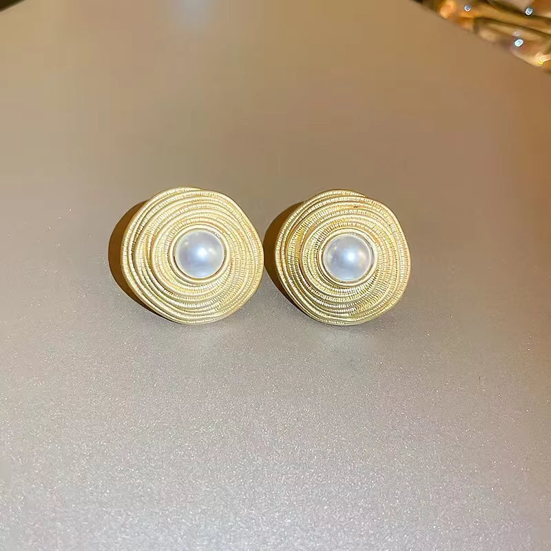 Galaxia Pearl Gold Spiral Earrings
