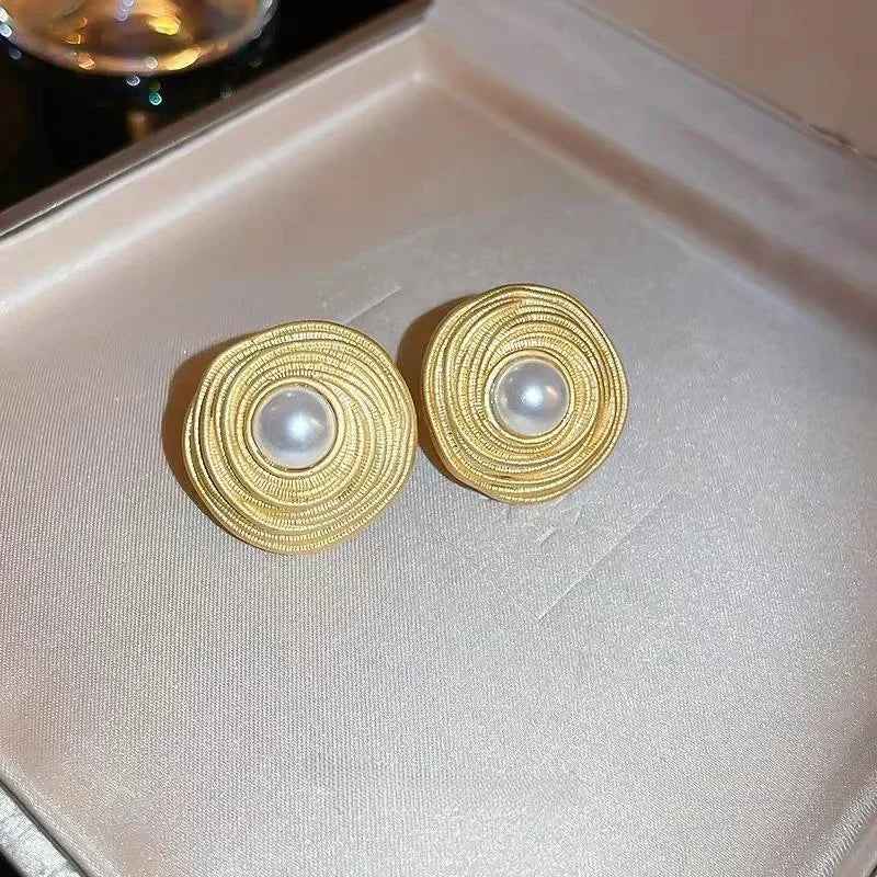 Galaxia Pearl Gold Spiral Earrings