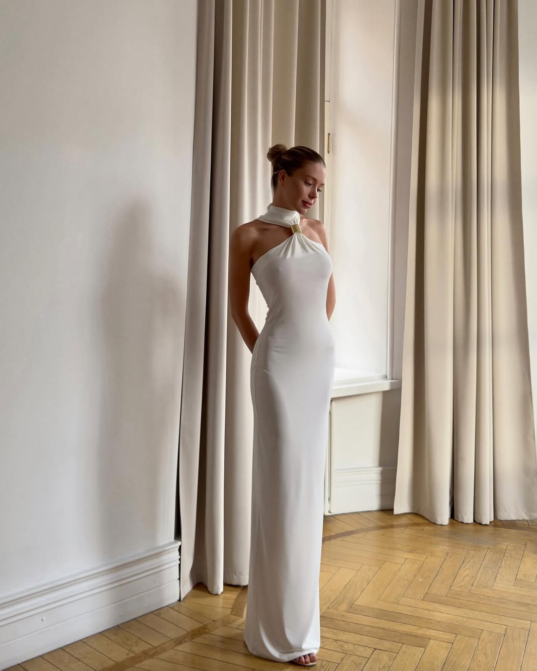 Vivian White Bodycon Sleeveless Maxi Dress