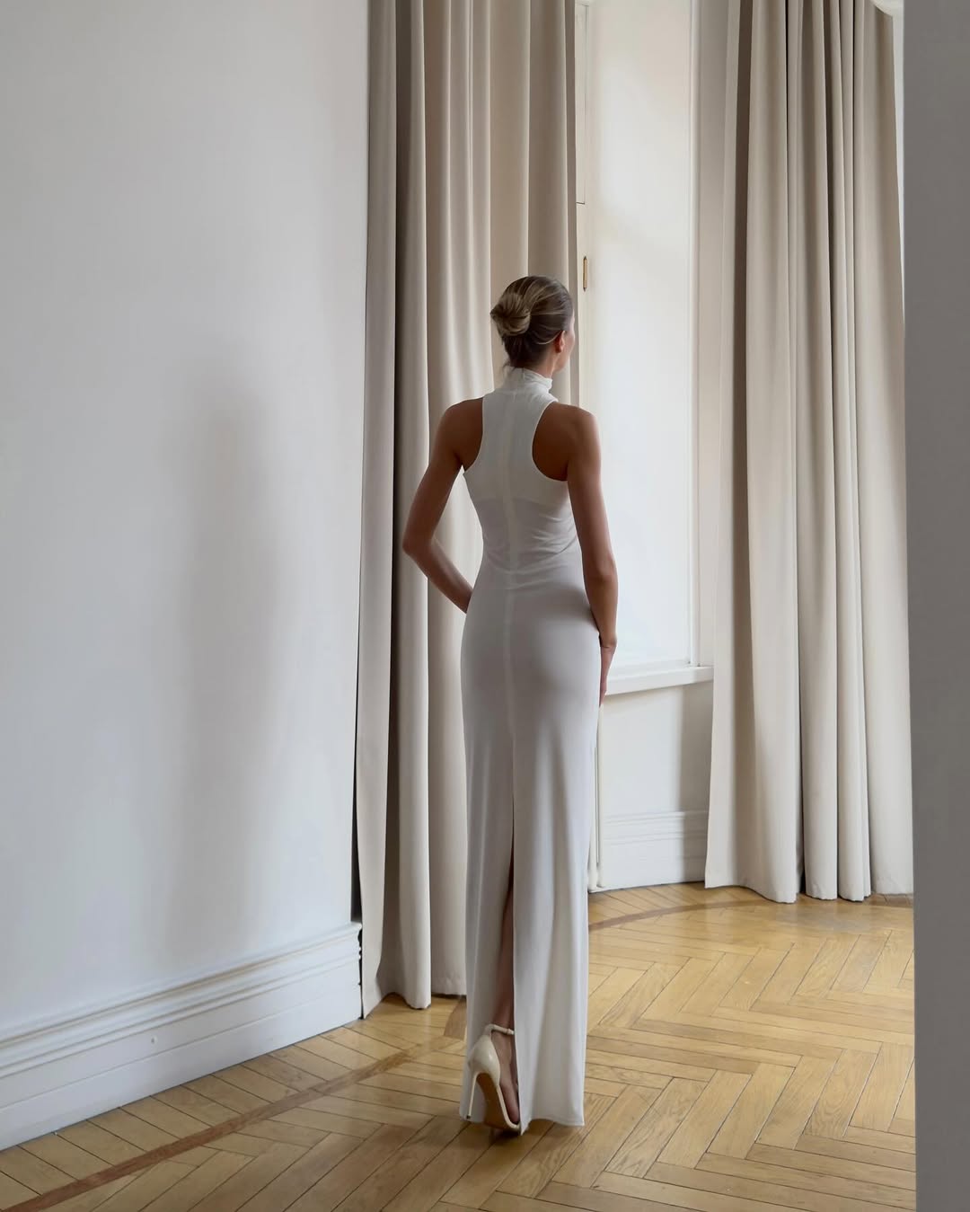 Vivian White Bodycon Sleeveless Maxi Dress
